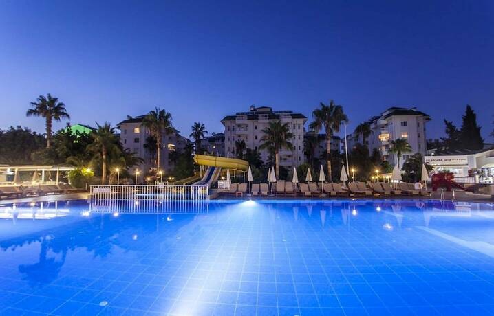 Imagen general del The Garden Beach Hotel. Foto 12