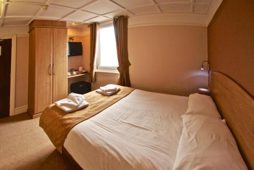 Imagen de la habitación del The George Hotel, Whitby. Foto 8