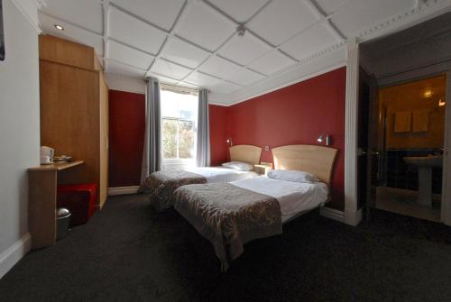 Imagen de la habitación del The George Hotel, Whitby. Foto 10