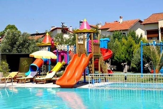 Imagen de la piscina del The Green Beach Resort Hotel. Foto 18