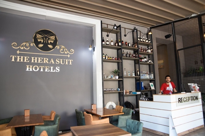 Imagen de los interiores del The Hera Suit Hotels. Foto 19