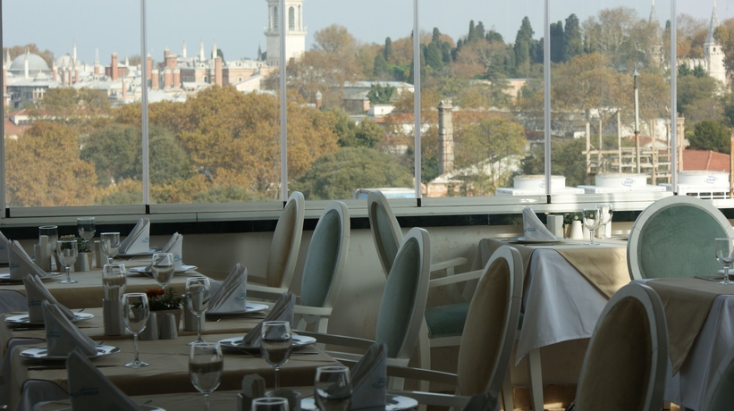 Imagen del bar/restaurante del The Istanbul Hotel. Foto 6