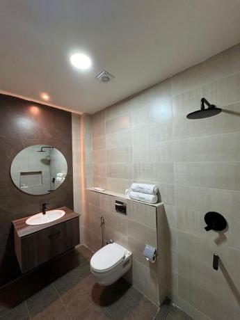 Imagen de la habitación del The Ivory Hotel. Foto 17