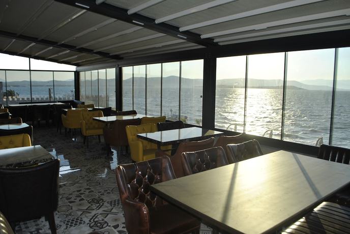 Imagen del bar/restaurante del The Klazomenai Marine Hotel. Foto 5