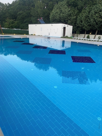 Imagen de la piscina del The Life Nest Hotel. Foto 8