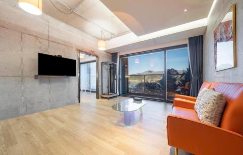 Imagen de la habitación del The Line Hotel. Foto 16