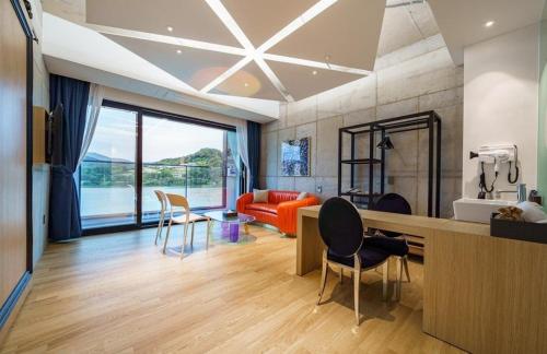 Imagen de la habitación del The Line Hotel. Foto 19