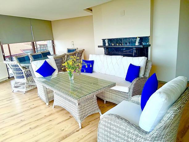 Imagen de los interiores del The Lion\'s Den Kusadasi. Foto 16