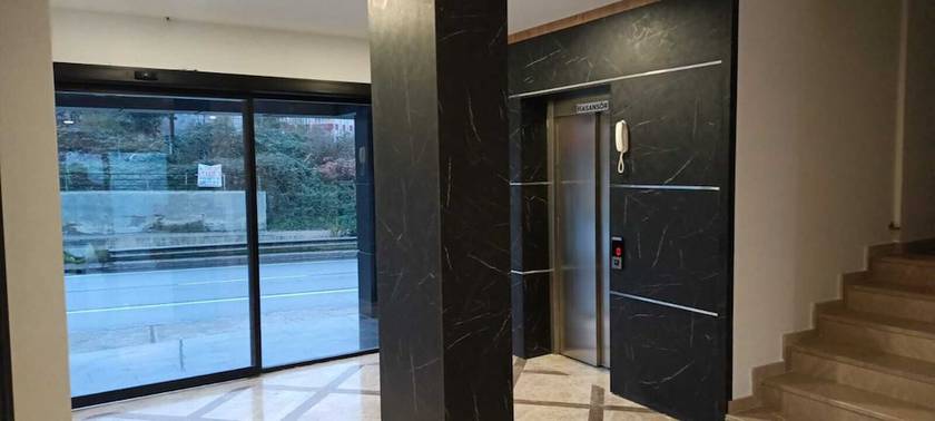 Imagen de los interiores del The Marine Hotel, Arsin. Foto 16