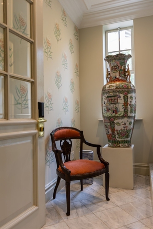 Imagen de los interiores del The Monarch Hotel. Foto 16