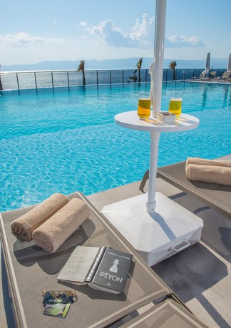 Imagen de la piscina del The Nowness Luxury Hotel and Spa. Foto 18