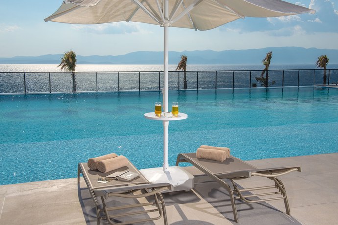 Imagen de la piscina del The Nowness Luxury Hotel and Spa. Foto 19