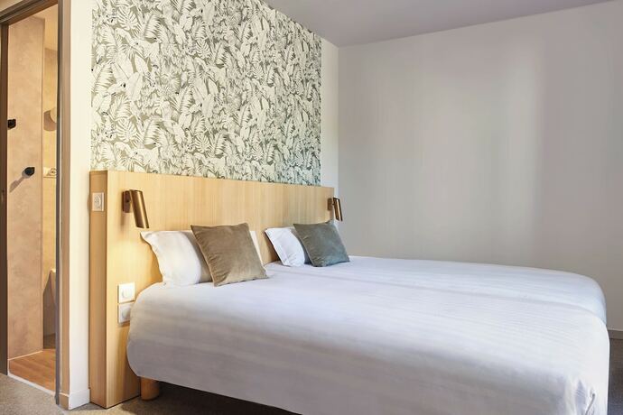 Imagen de la habitación del The Originals Boutique, H&ocirc;tel Larivaut, Puy-Guillaume. Foto 19