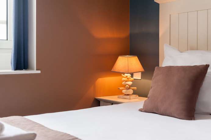 Imagen de la habitación del The Originals Boutique, H&ocirc;tel de la Plage. Foto 3