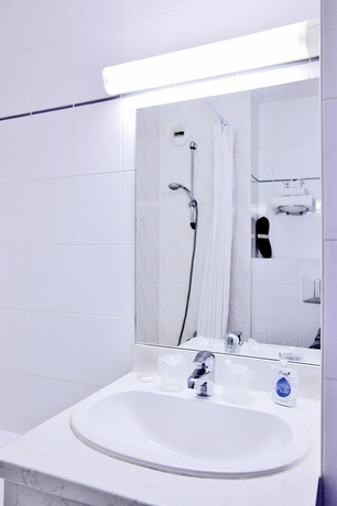 Imagen de la habitación del The Originals City, H&ocirc;tel La Maison de Lise, Mulhouse Illzach. Foto 8