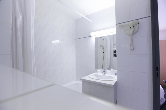 Imagen de la habitación del The Originals City, H&ocirc;tel La Maison de Lise, Mulhouse Illzach. Foto 9