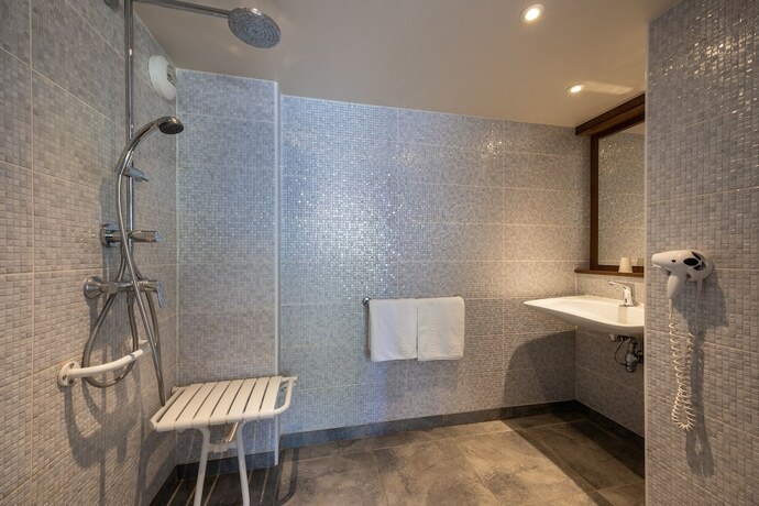 Imagen de la habitación del The Originals City,h&ocirc;tel M&acirc;con Nord. Foto 17