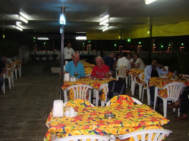 Imagen del bar/restaurante del The Palm Club Apart Otel. Foto 3