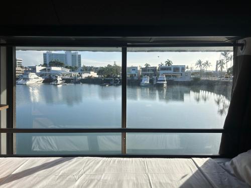 Imagen de la habitación del The Pier Pods on the water- 50m from Townsville bus terminal and ferry terminal- Passport ID requrie. Foto 19