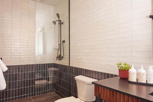 Imagen de la habitación del The Postmark Hotel. Foto 12