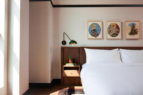 Imagen de la habitación del The Postmark Hotel. Foto 15