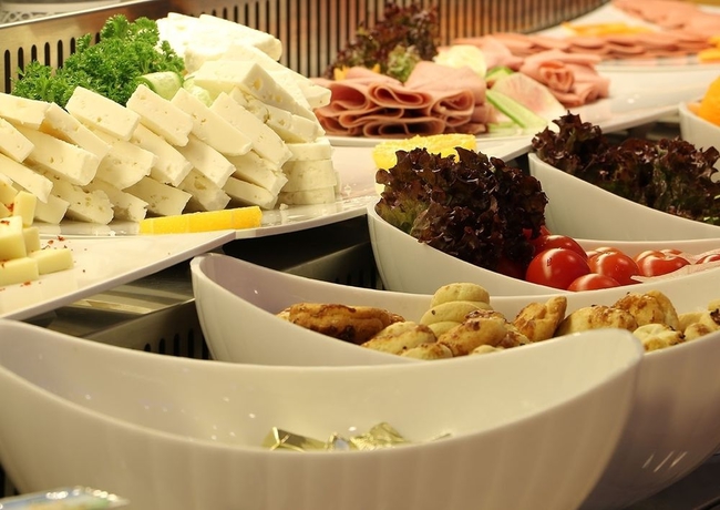 Imagen del bar/restaurante del The Rise Aron Business Hotel Merter. Foto 4