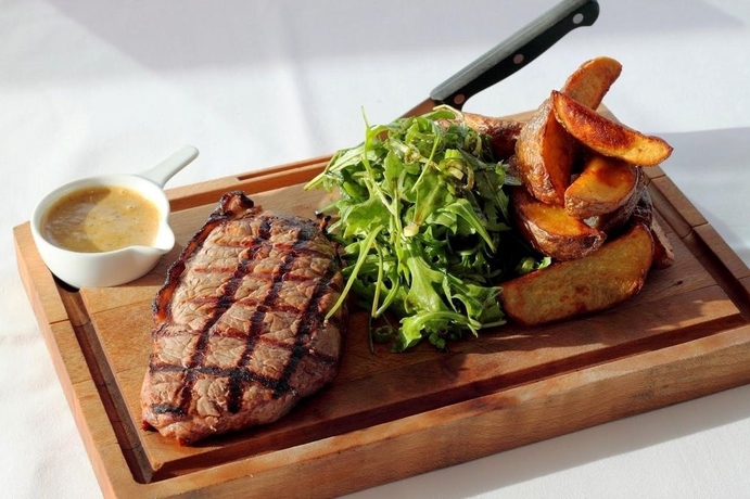 Imagen del bar/restaurante del The Rise Aron Business Hotel Merter. Foto 6