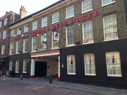 Imagen general del The Royal Victoria & Bull Hotel. Foto 3