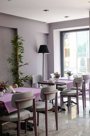 Imagen del bar/restaurante del The Royals Hotel, Konak. Foto 7