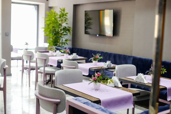 Imagen del bar/restaurante del The Royals Hotel, Konak. Foto 8