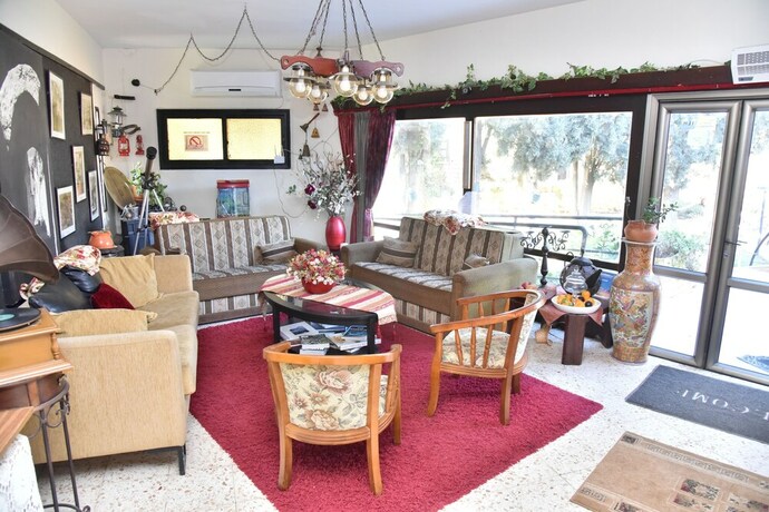 Imagen de los interiores del The Safed Inn. Foto 36