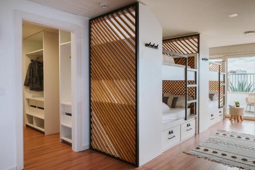 Imagen de la habitación del The Salty Pelican Yoga & Surf Retreat, Ericeira. Foto 17
