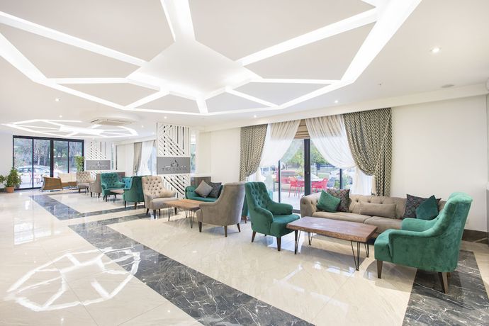 Imagen de los interiores del The Sansa Hotel and Spa. Foto 16
