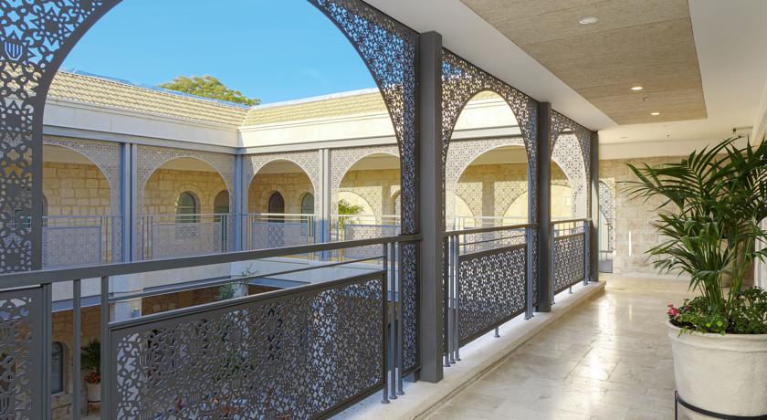 Imagen de los exteriores del The Sephardic House. Foto 10