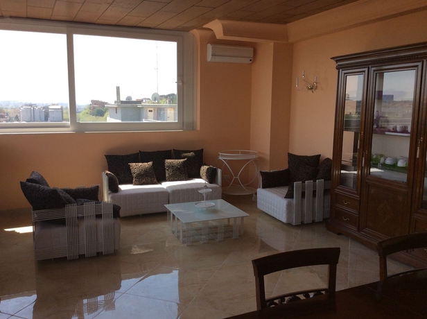 Imagen de los interiores del The Sun House. Foto 13