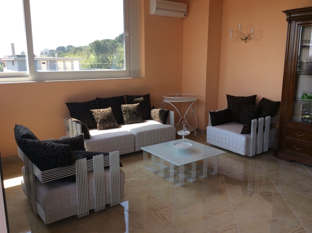 Imagen de los interiores del The Sun House. Foto 14