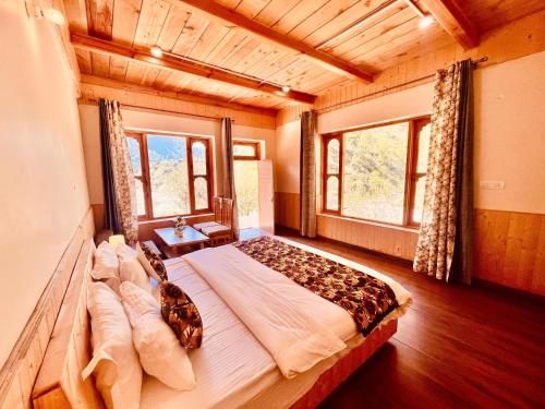 Imagen general del The Tirthan Nature Valley Resort - - - #Riverside #Heritage Rooms with Balcony #Big Garden With Bonf. Foto 1