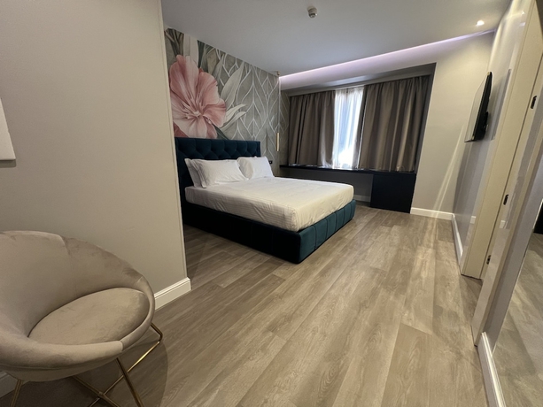 Imagen de la habitación del The Unique Hotel. Foto 15