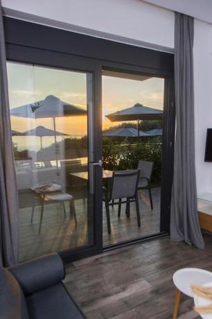 Imagen general del The View Hotel Sofas Coastal Retreat. Foto 4