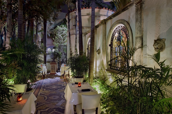 Imagen del bar/restaurante del The Villa Casa Casuarina. Foto 8