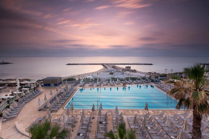 Imagen de la piscina del The Vista At Hilton Tel Aviv. Foto 13