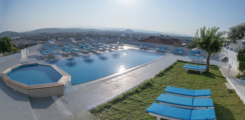 Imagen de la piscina del Thea Butik Hotel and Restaurant. Foto 15