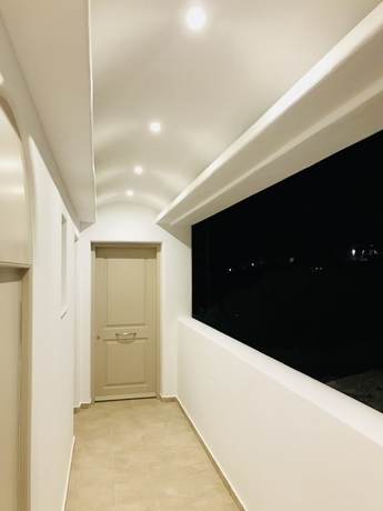 Imagen de los interiores del Theasis Luxury Suites. Foto 16