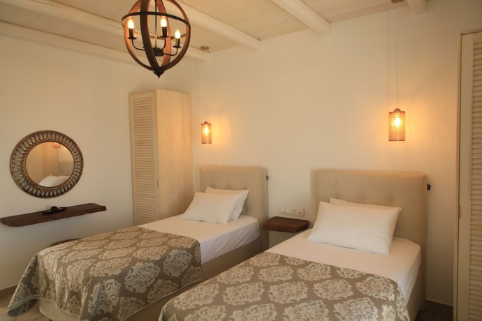 Imagen de la habitación del Theasis Luxury Suites. Foto 3