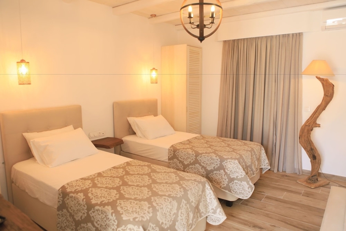 Imagen de la habitación del Theasis Luxury Suites. Foto 4
