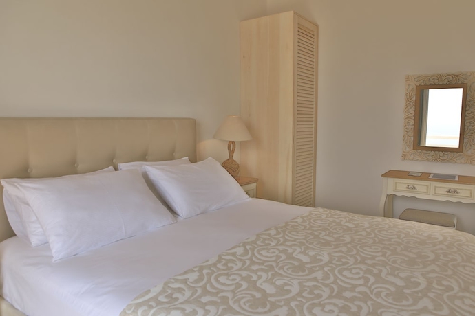 Imagen de la habitación del Theasis Luxury Suites. Foto 6