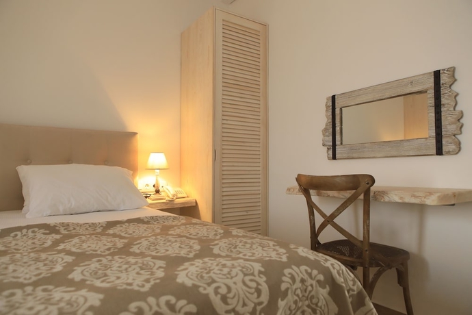 Imagen de la habitación del Theasis Luxury Suites. Foto 8