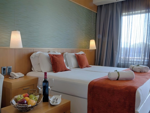 Imagen de la habitación del Thessalikon Grand Hotel. Foto 12