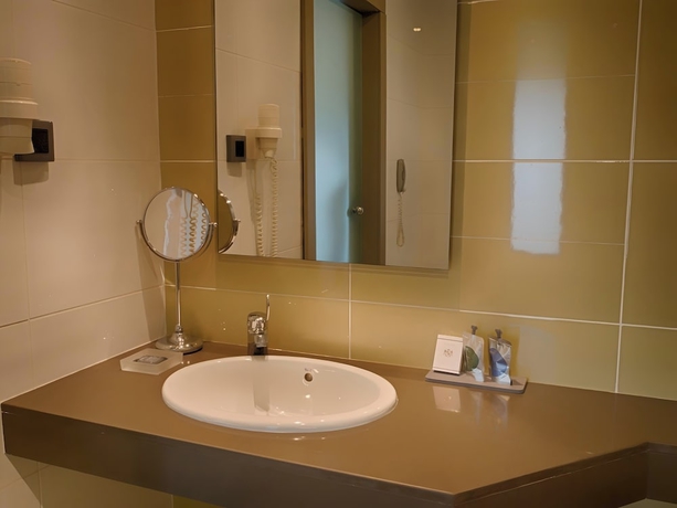 Imagen de la habitación del Thessalikon Grand Hotel. Foto 14