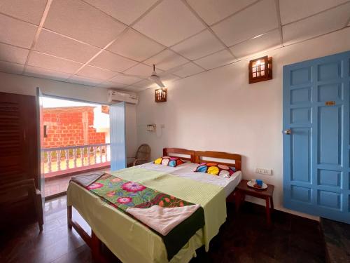 Imagen general del Thomas Ashwem x One Light Stays. Foto 2